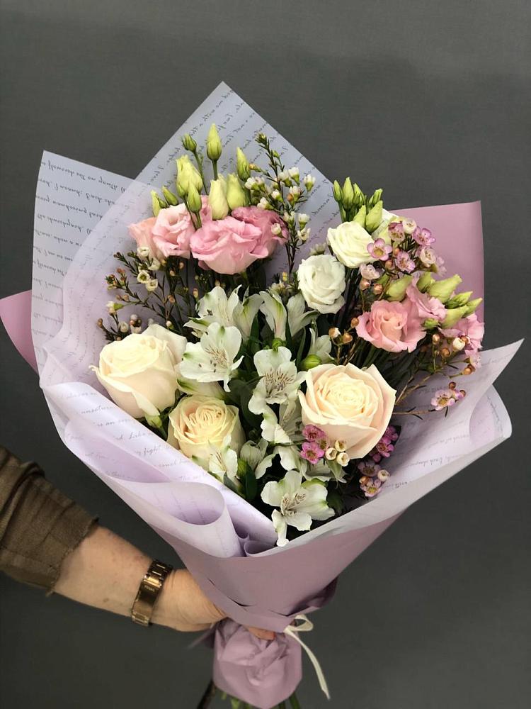 Букет цветов из: Альстромерии, Розы и Лизиантусы в Кузнецке