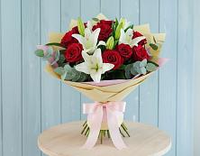 Букет цветов из:  Лилии и Розы в Кузнецке