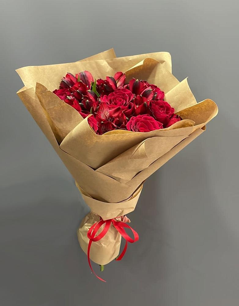 Букет цветов из: Альстромерии и Розы в Кузнецке