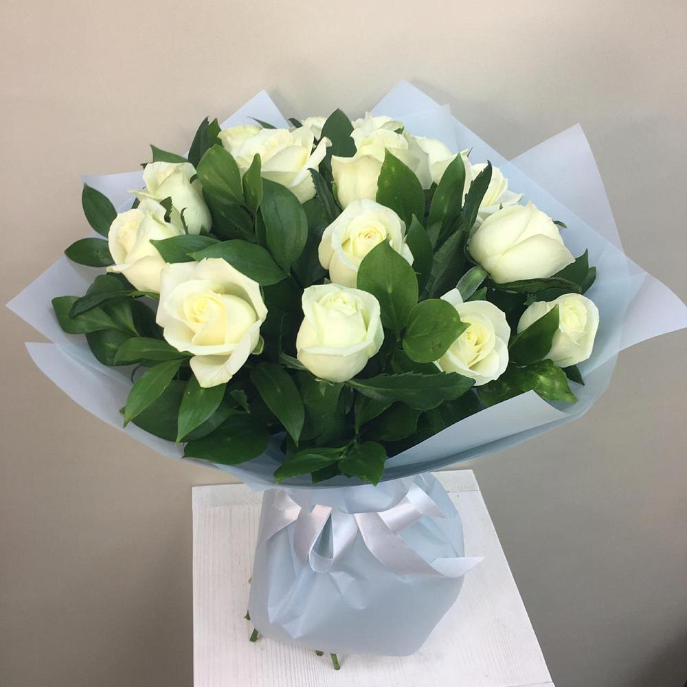 Букет 15 Белых роз Проуд в Кузнецке