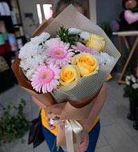 Букет цветов из:  Герберы, Розы и Хризантемы в Кузнецке
