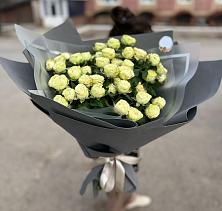 Букет Белые кустовые розы Солинеро в Кузнецке