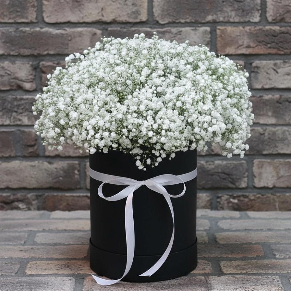 Цветочная композиция из Гипсофила в шляпной коробке в Кузнецке