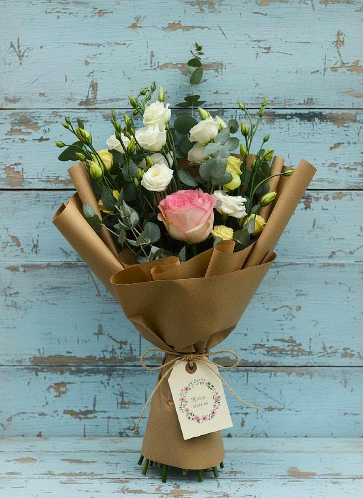 Букет цветов из: Розы и Лизиантусы в Кузнецке