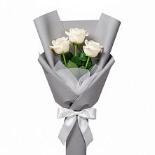 Букет 3 белые розы в Кузнецке