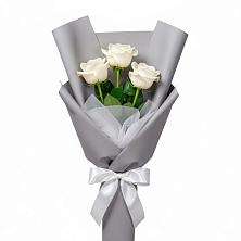 Букет 3 белые розы в Кузнецке