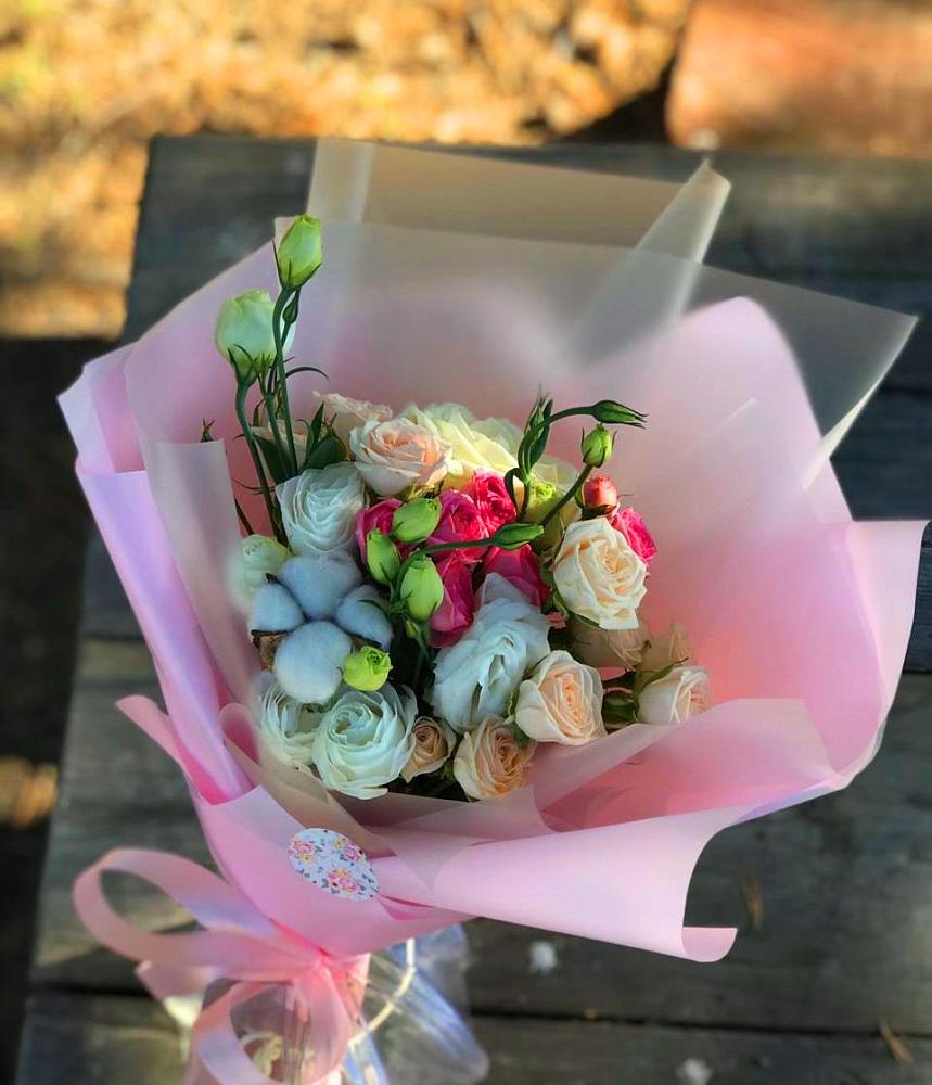 Букет цветов из: Розы и Лизиантусы в Кузнецке