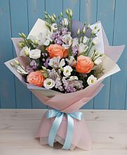 Букет цветов из:  Лизиантусы, Розы, Альстромерии и Гипсофила в Кузнецке