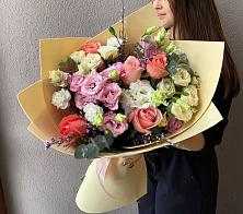 Букет цветов из:  Розы, Лизиантусы и Гвоздики в Кузнецке