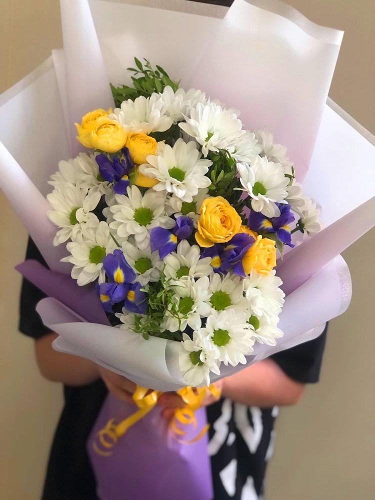 Букет цветов из: Ирисы, Хризантемы и Розы в Кузнецке