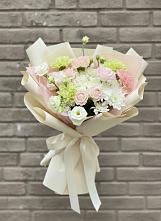 Букет цветов из:  Гвоздики, Розы, Лизиантусы и Хризантемы в Кузнецке