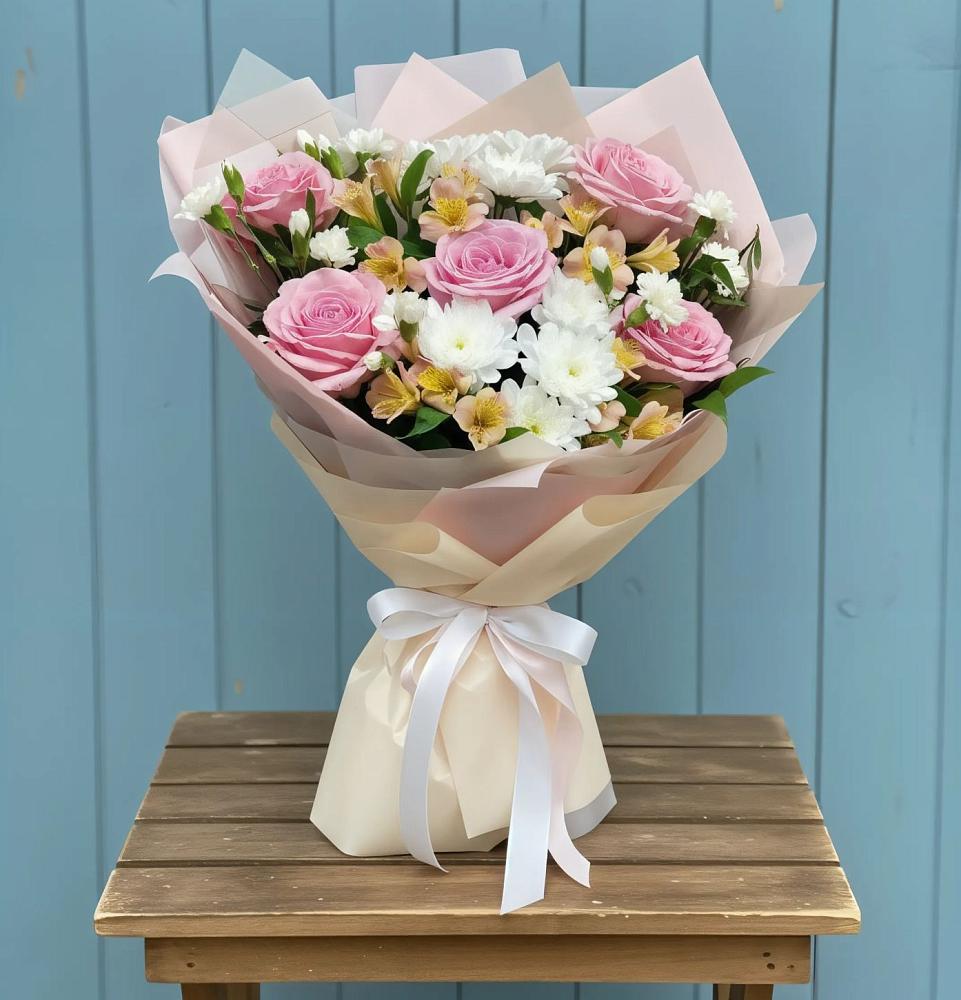 Букет цветов из: Гвоздики, Орхидеи и Розы в Кузнецке