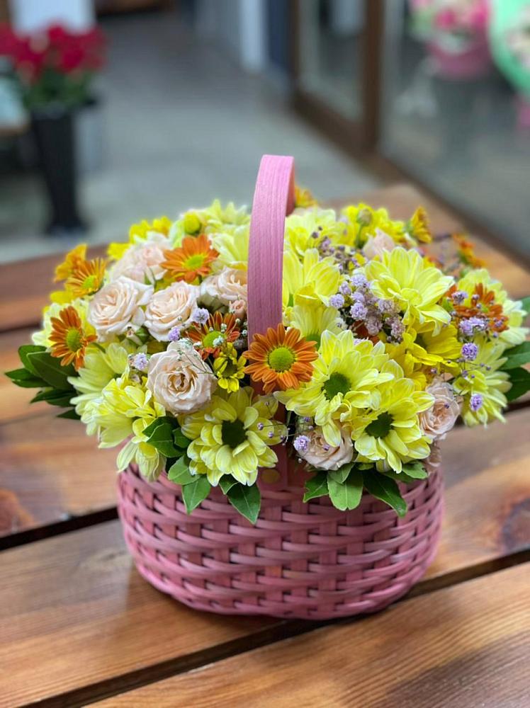 Цветочная композиция из Хризантемы и Розы в корзине в Кузнецке