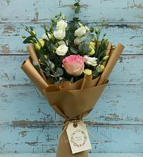 Букет цветов из:  Розы и Лизиантусы в Кузнецке