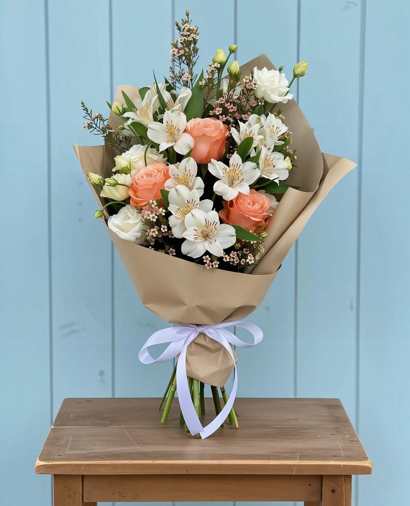 Букет цветов из: Альстромерии, Лизиантусы, Розы и Хризантемы в Кузнецке