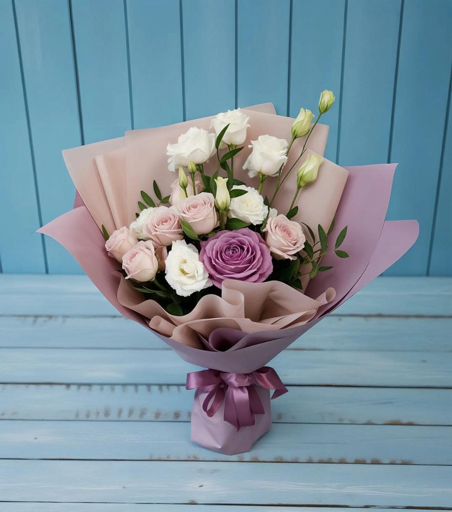 Букет цветов из: Розы и Лизиантусы в Кузнецке